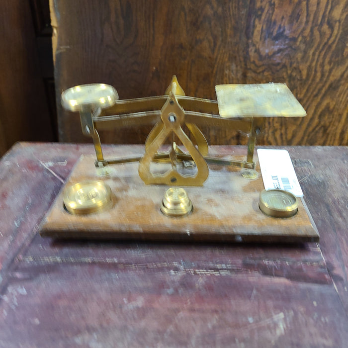 TINY BRASS AND WOOD SCALE WITH WEIGHTS