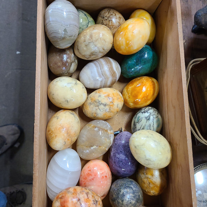 ONYX OR MARBLE EGGS  EACH     (22 AVAILABLE)