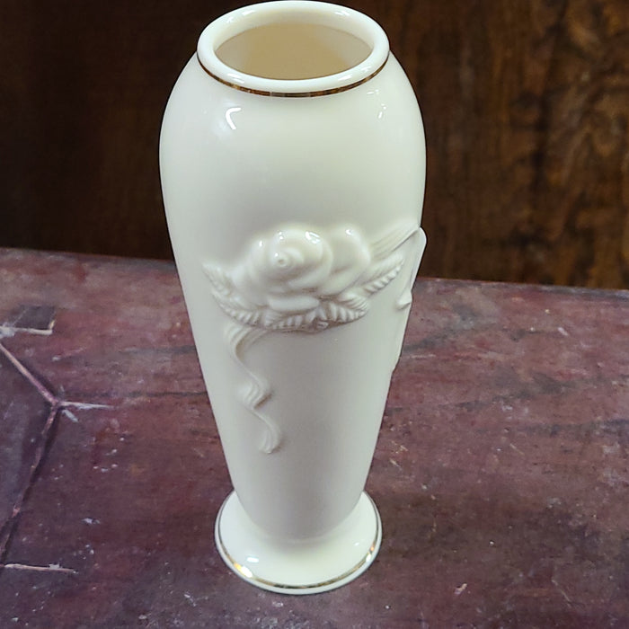 TINY LENNOX CREAM VASE