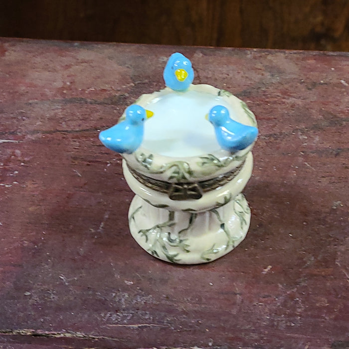 TINY BIRD BATH BOX NOT OLD