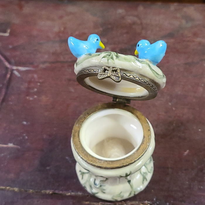 TINY BIRD BATH BOX NOT OLD
