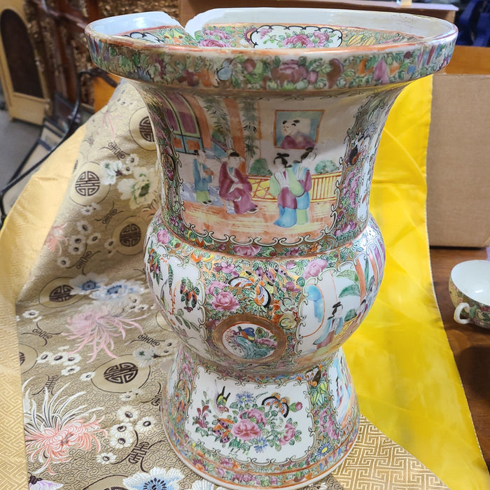 AS IFOUND TALL ROSE MEDALLION VASE