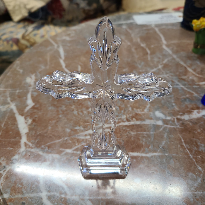 CLEAR GLASS CROSS