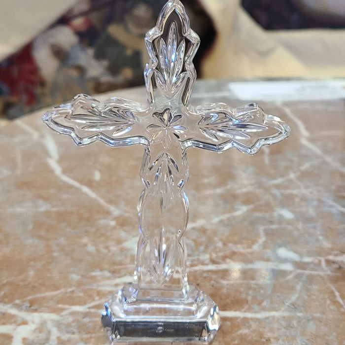 CLEAR GLASS CROSS