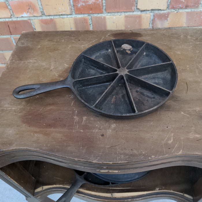 CAST IRON CORNBREAD SKILLET- PATENT PENDING