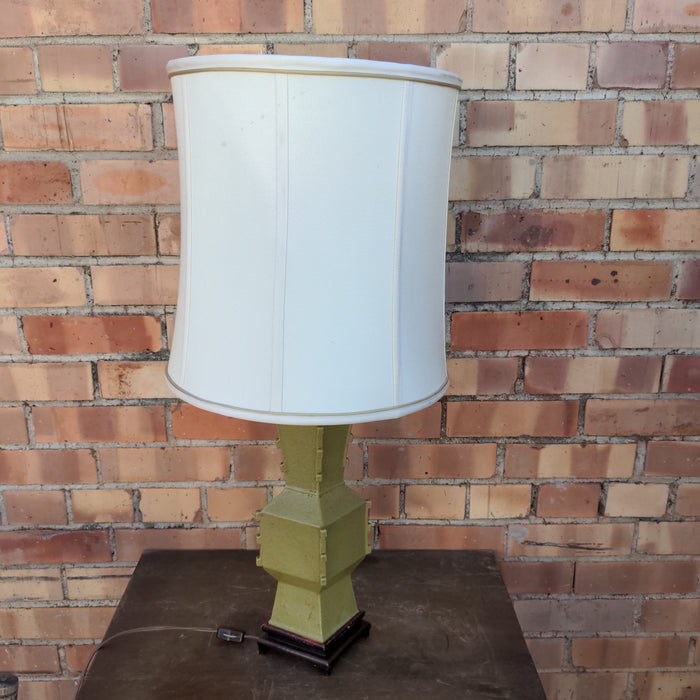 GREEN ASIAN STYLE CERAMIC LAMP WITH SHADE