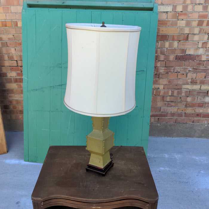 GREEN ASIAN STYLE CERAMIC LAMP WITH SHADE