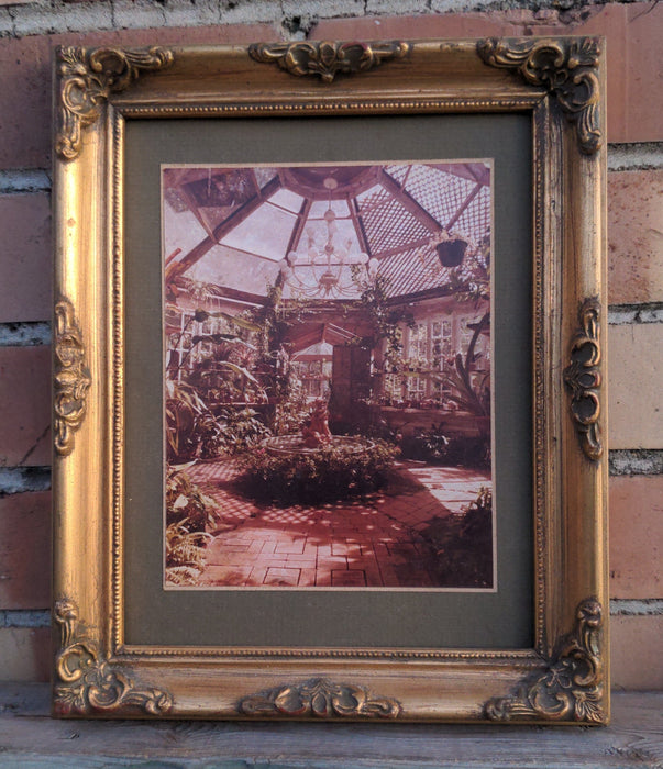 SMALL GOLD FRAME WITH PRINT OF INTERIOR ATRIUM