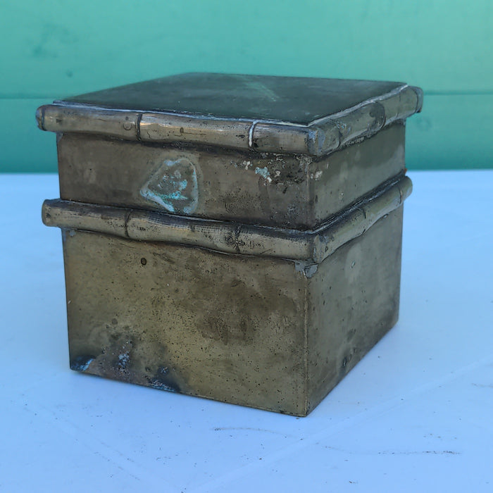 SMALL BRASS LIDDED BOX WITH FAUX BAMBOO EDGES