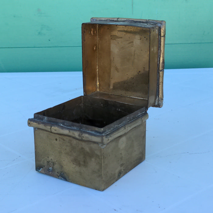 SMALL BRASS LIDDED BOX WITH FAUX BAMBOO EDGES