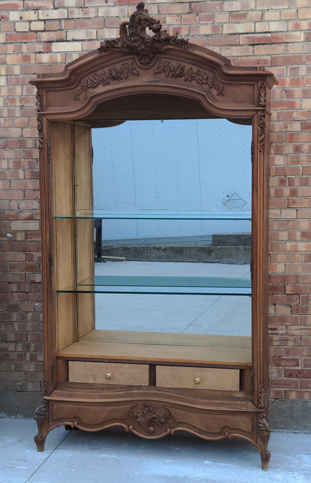 LOUIS XV LIGHTED DISPLAY CABINET WITH MIRROR BACK AND FOUR GLASS SHELVES