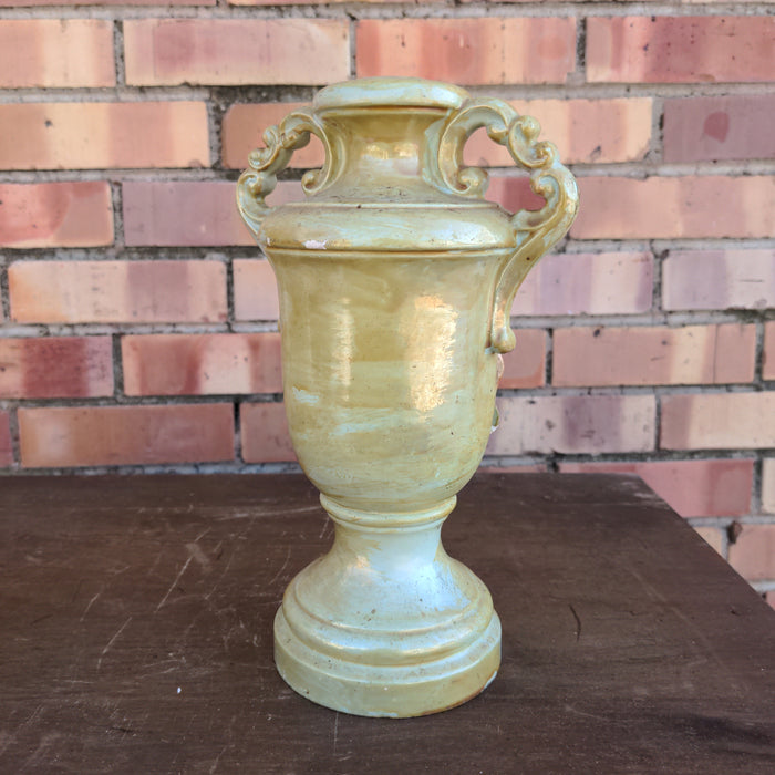 SMALL GREEN LAMP BASE WITH YELLOW FLOWER