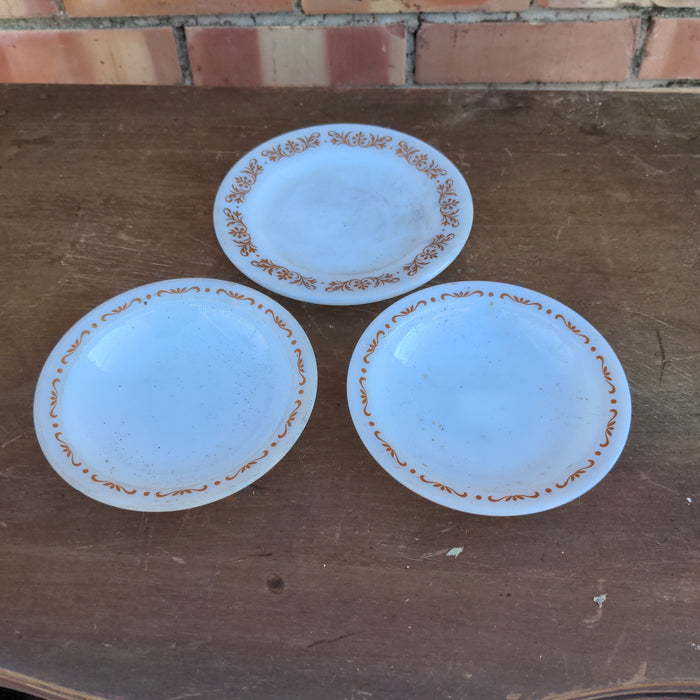 SET OF TWO SAUCE BOWLS AND A PLATE