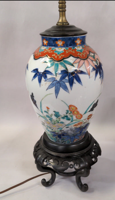 HAND PAINTED PORCELAIN ASIAN LAMP ON WOOD BASE