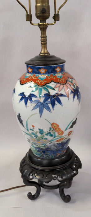 HAND PAINTED PORCELAIN ASIAN LAMP ON WOOD BASE