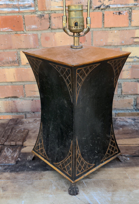 BLACK TOLE LAMP