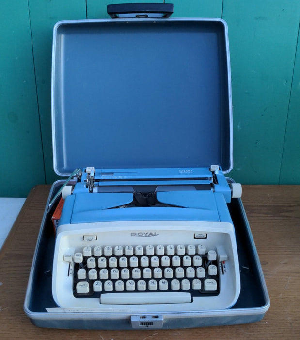 1964 BLUE AND WHITE TYPEWRITER IN CASE