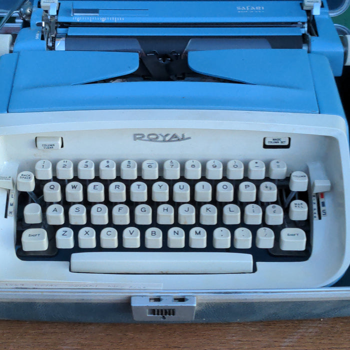 1964 BLUE AND WHITE TYPEWRITER IN CASE