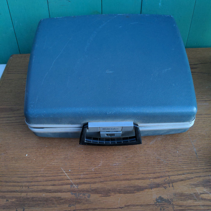 1964 BLUE AND WHITE TYPEWRITER IN CASE