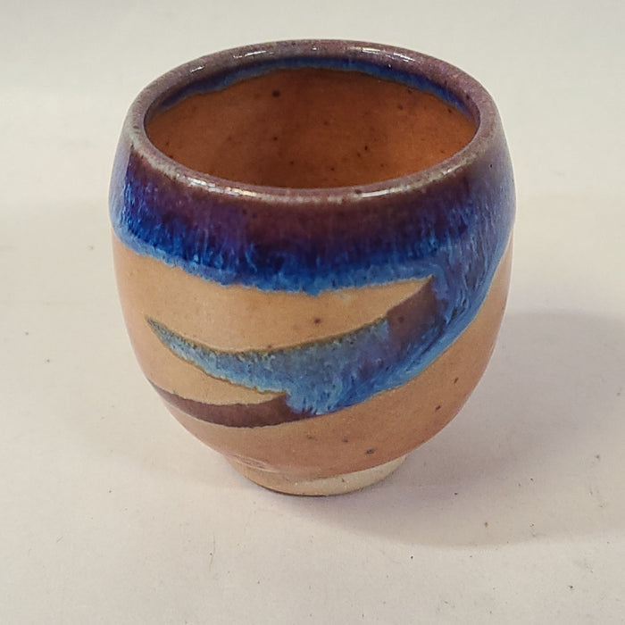 SMALL WHITEFISH POTTERY WITH BLUE