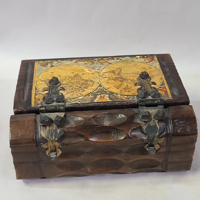 BOX WITH MAP DECOR