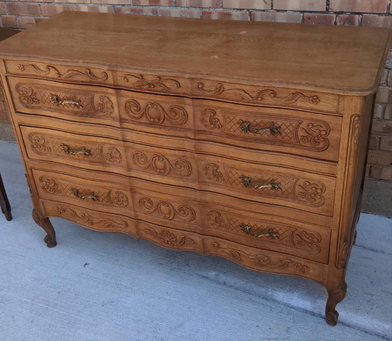 LOUIS XV OAK COMMODE