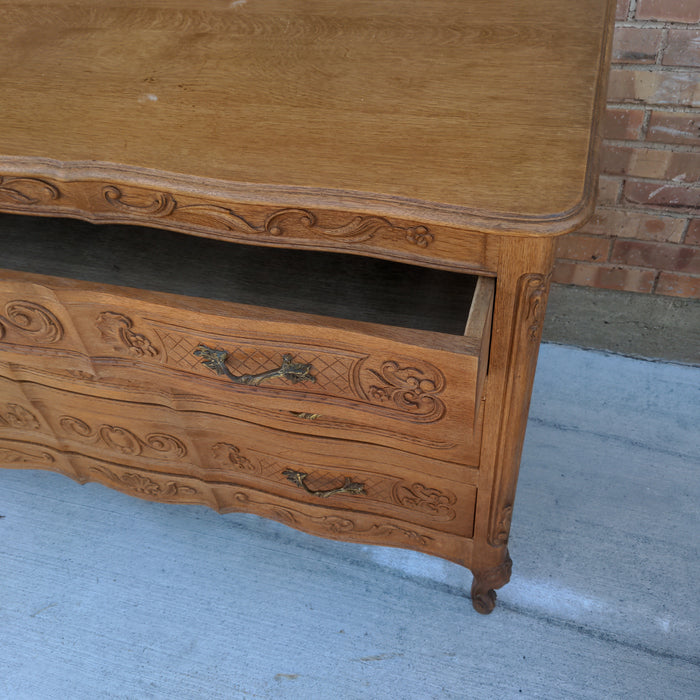 LOUIS XV OAK COMMODE