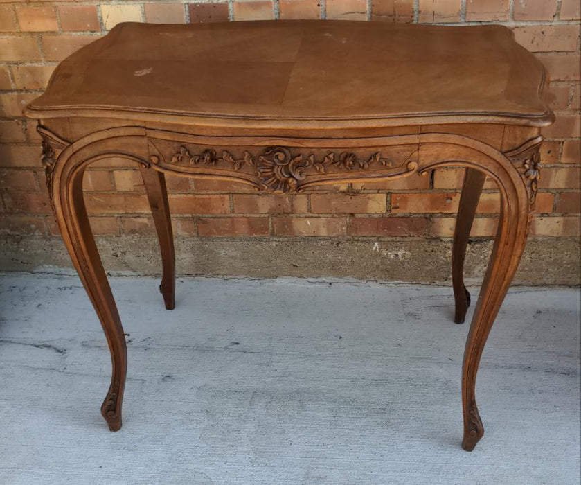 SMALL LOUIS XV WALNUT WRITING TABLE TABLE WITH DRAWER