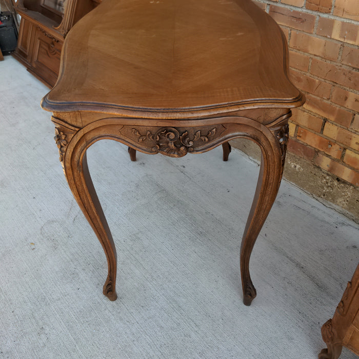 SMALL LOUIS XV WALNUT WRITING TABLE TABLE WITH DRAWER