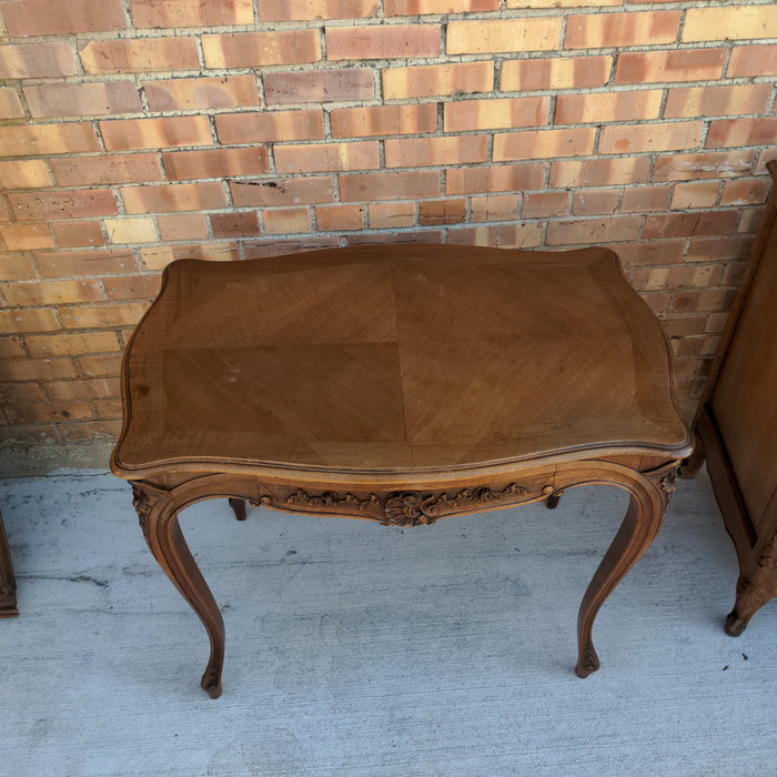 SMALL LOUIS XV WALNUT WRITING TABLE TABLE WITH DRAWER