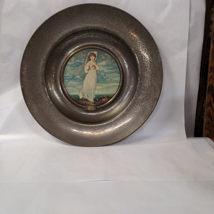 CHARGER WALL PLAQUE WITH GIRL "PINKIE"