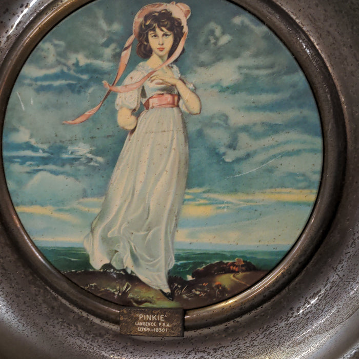CHARGER WALL PLAQUE WITH GIRL "PINKIE"