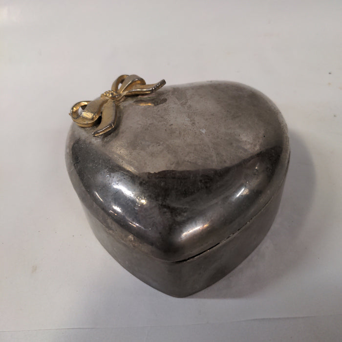 HEART-SHAPED LIDDED BOX