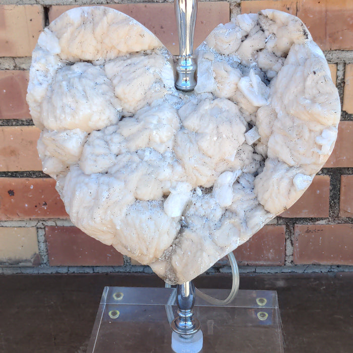 HEART SHAPED QUARTZ MODERN LAMP ON ACRYLIC BASE