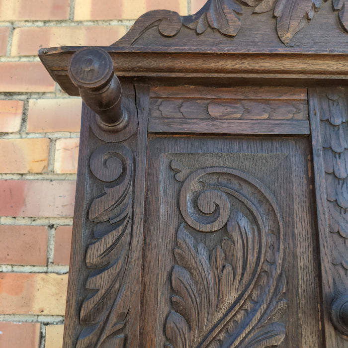 CARVED GREEN MAN OAK HALL TREE