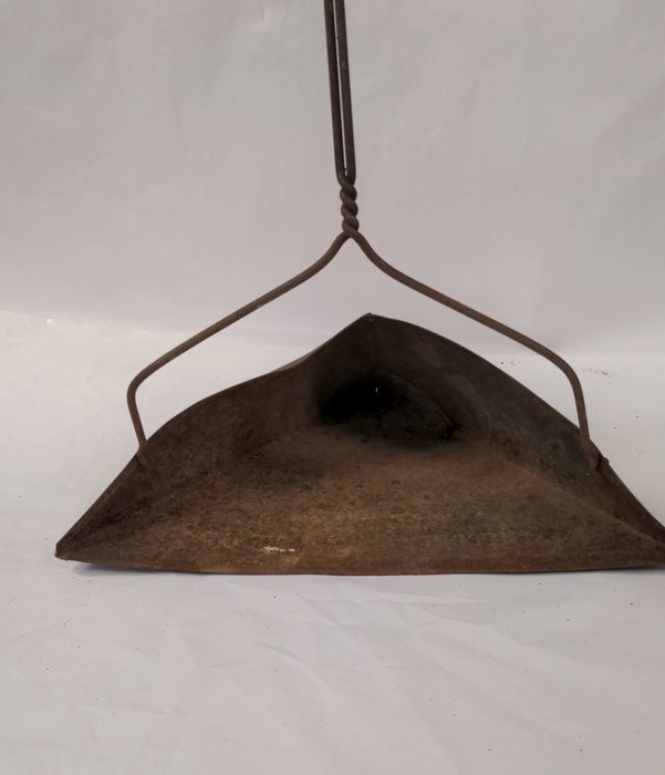 TIN FOLDING TRIANGULAR DUSTPAN