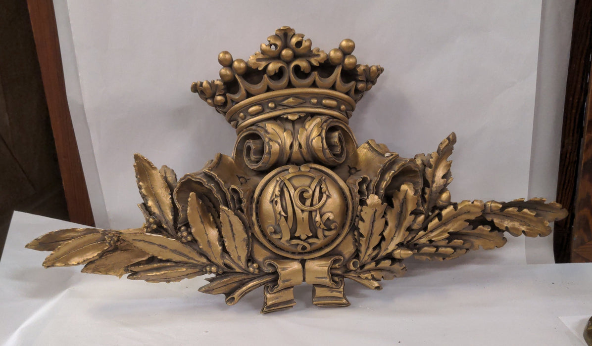 LARGE COMPOSITION PEDIMENT WITH CROWN