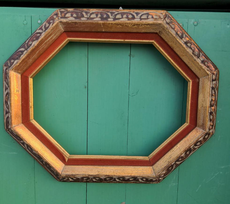 FLORENTINE OCTAGON FRAME WITH VELVET FILET