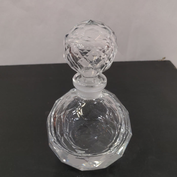 ANTIQUE ROUND CRYSTAL PERFUME BOTTLE