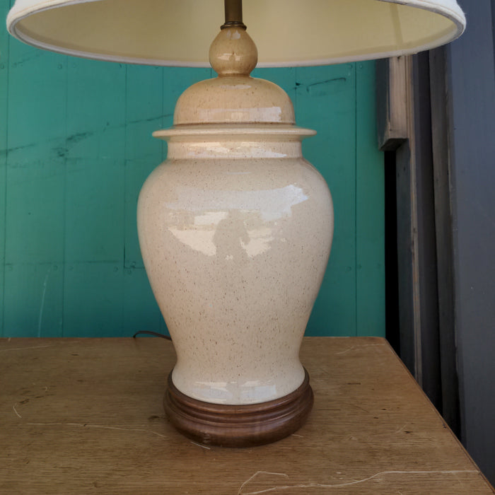 PAIR OF ASIAN GINGER JAR SHAPED LAMPS, SAND-COLORED