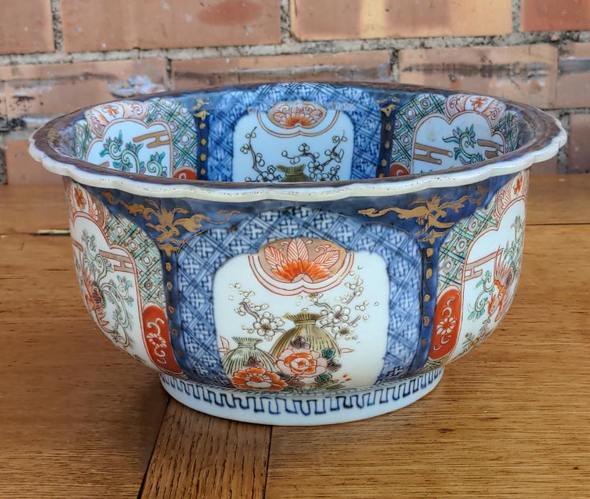 IMARI ASIAN BOWL WITH MYSTICAL BEAST