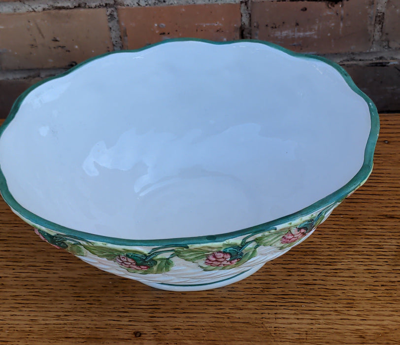 CERAMIC BASKET WEAVE DISH WITH BERRIES