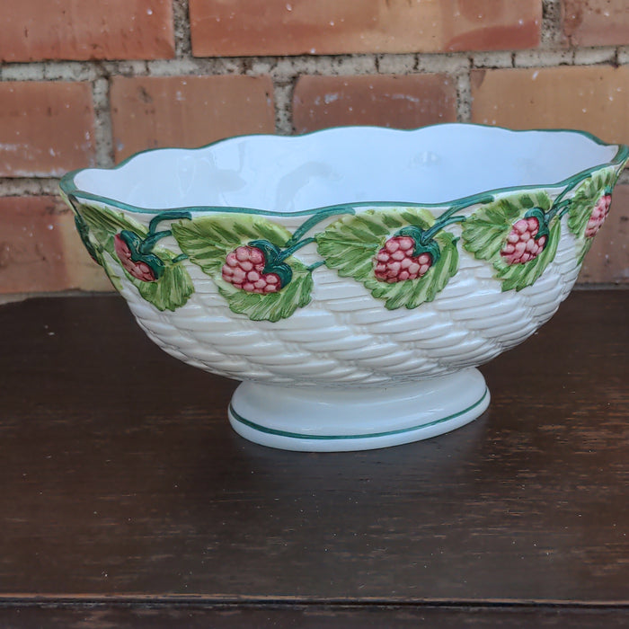 CERAMIC BASKET WEAVE DISH WITH BERRIES