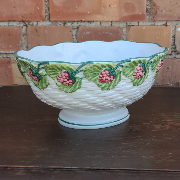 CERAMIC BASKET WEAVE DISH WITH BERRIES