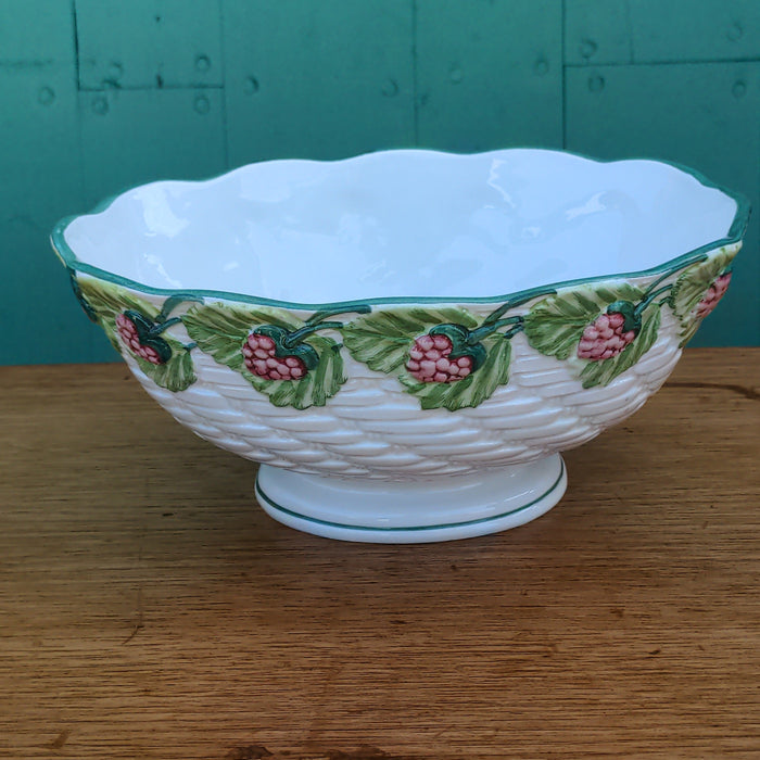 CERAMIC BASKET WEAVE DISH WITH BERRIES
