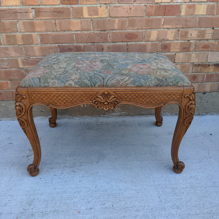 LOUIS XV OAK BENCH WITH UPHOLSTERY