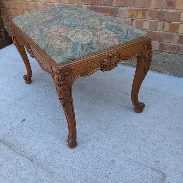 LOUIS XV OAK BENCH WITH UPHOLSTERY