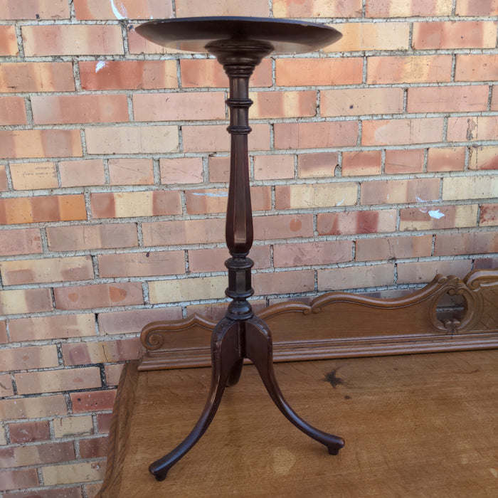 SMALL MAHOGANY TRIPOD STAND