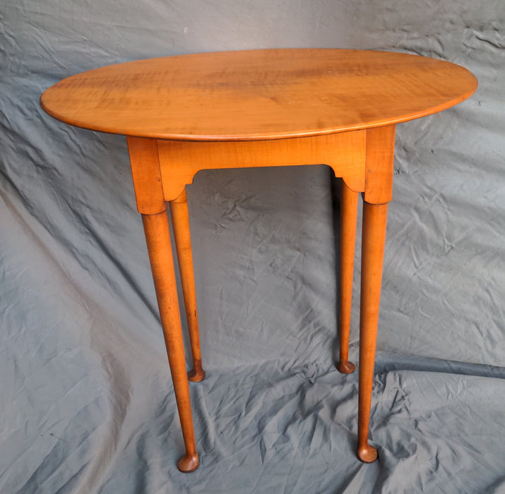 ELDRED WHEELER HAND MADE COPY OF 18TH CENTURY QUEEN ANNE OVAL STAND TABLE