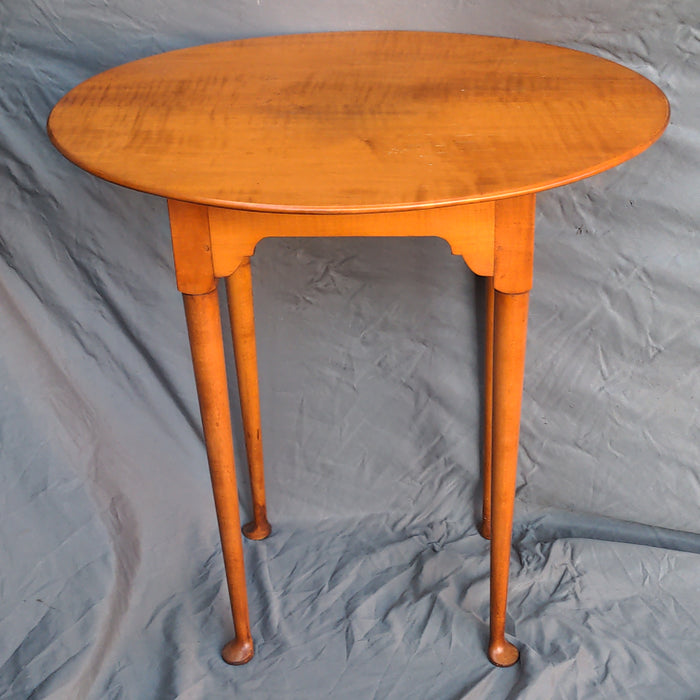 ELDRED WHEELER HAND MADE COPY OF 18TH CENTURY QUEEN ANNE OVAL STAND TABLE